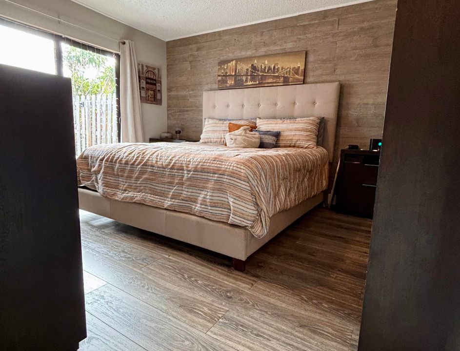 待售: $349,000 (2 贝兹, 2 浴室, 1170 平方英尺)