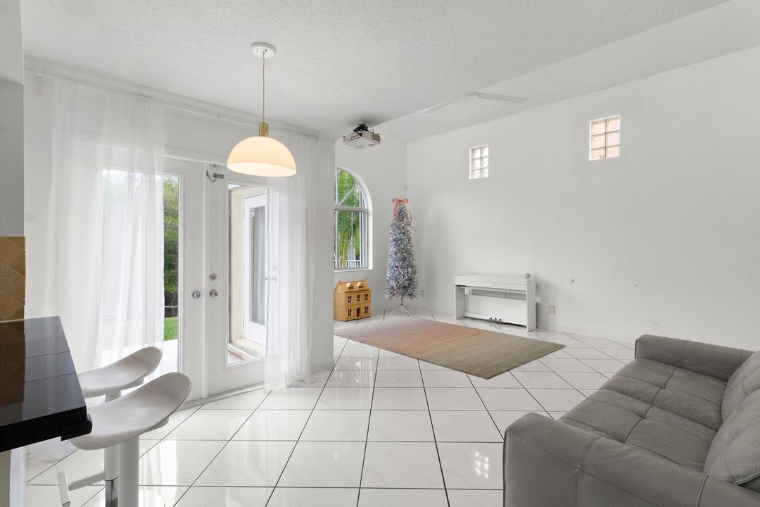 For Sale: $630,000 (3 beds, 2 baths, 1527 Square Feet)