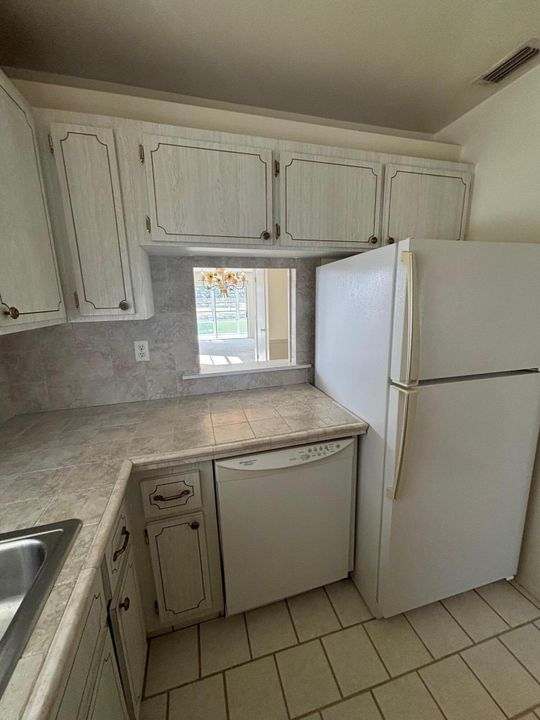 待售: $124,500 (2 贝兹, 2 浴室, 1014 平方英尺)