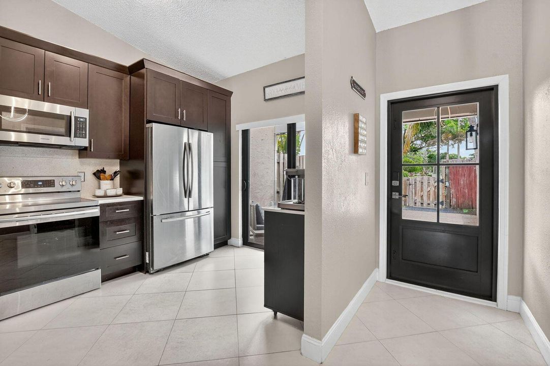 待售: $349,000 (2 贝兹, 2 浴室, 1170 平方英尺)