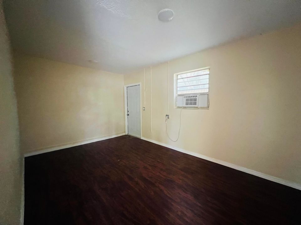 For Rent: $2,500 (2 beds, 1 baths, 1104 Square Feet)