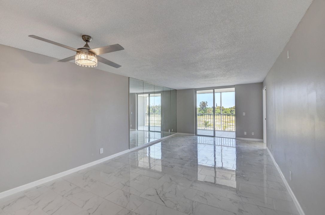 待售: $287,000 (2 贝兹, 2 浴室, 1050 平方英尺)