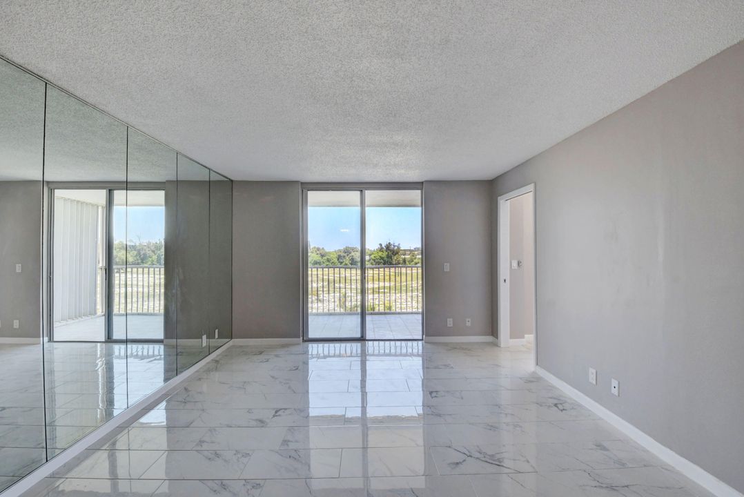 待售: $287,000 (2 贝兹, 2 浴室, 1050 平方英尺)