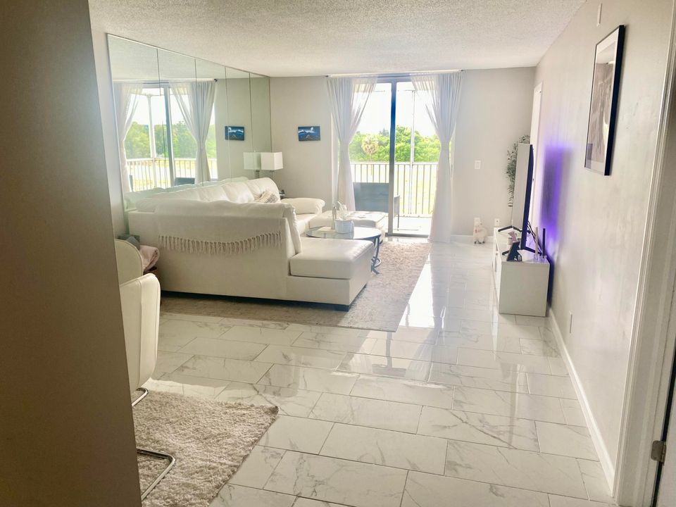 待售: $287,000 (2 贝兹, 2 浴室, 1050 平方英尺)