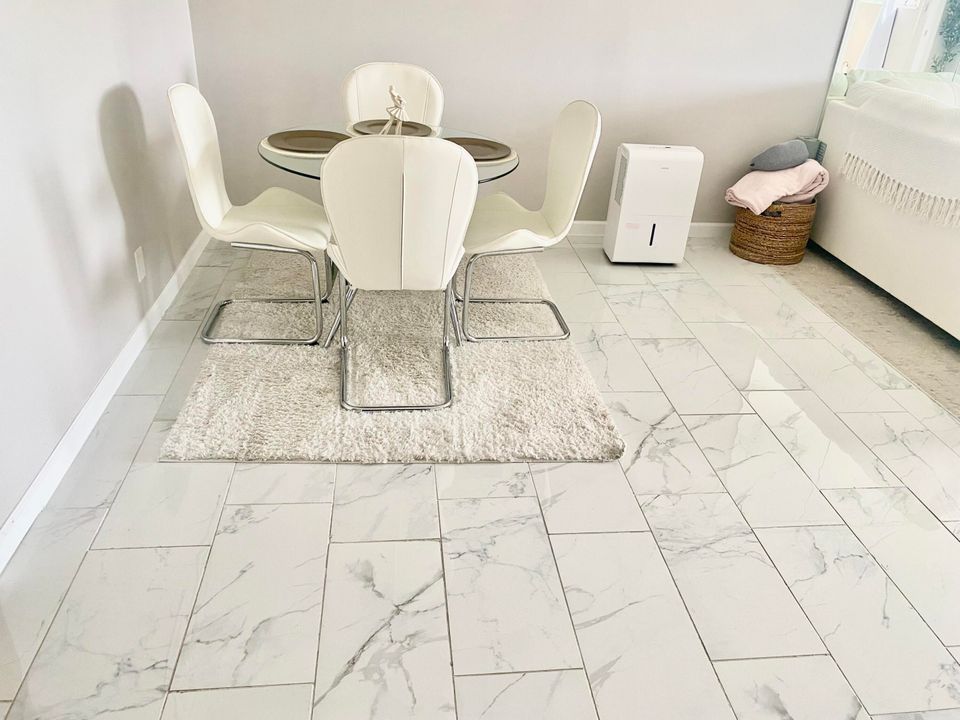 待售: $287,000 (2 贝兹, 2 浴室, 1050 平方英尺)