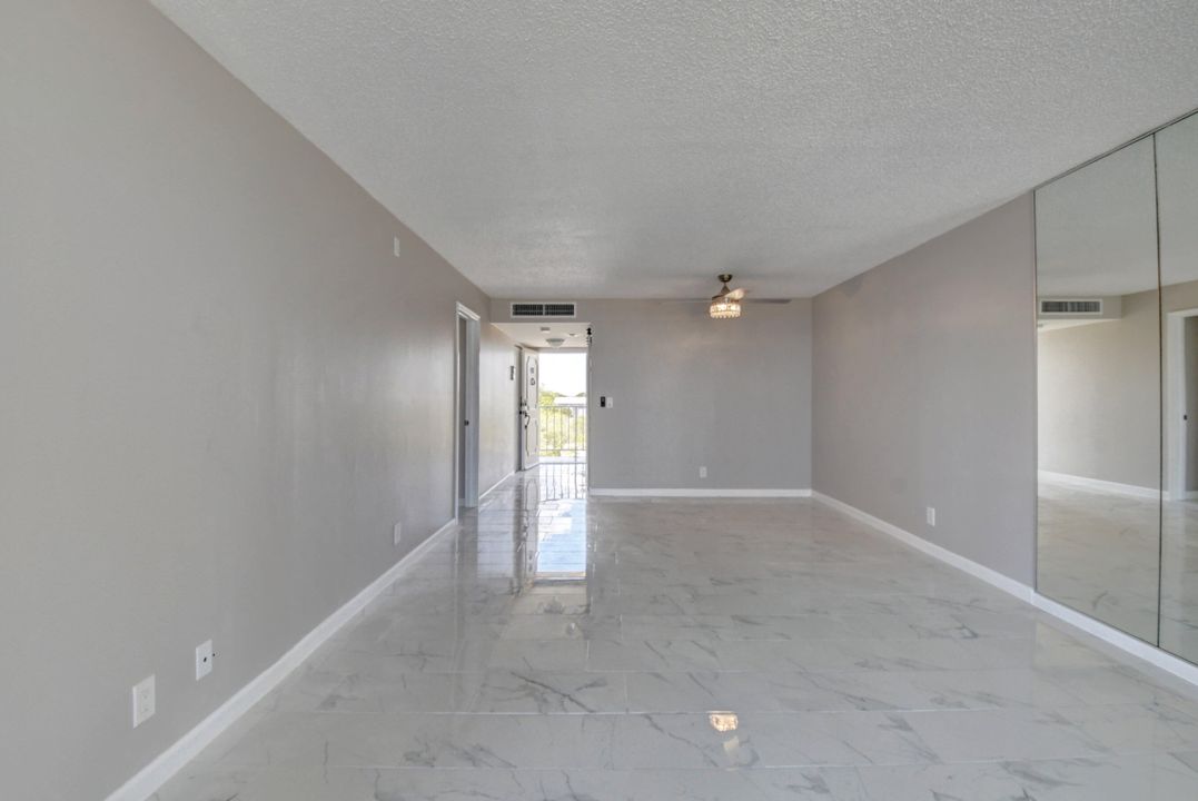 待售: $287,000 (2 贝兹, 2 浴室, 1050 平方英尺)