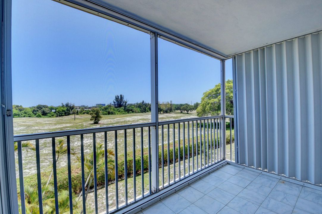 待售: $287,000 (2 贝兹, 2 浴室, 1050 平方英尺)