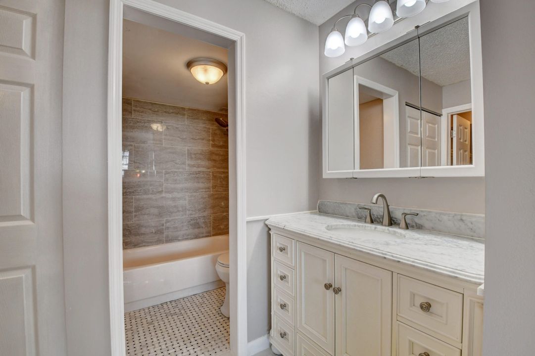 待售: $287,000 (2 贝兹, 2 浴室, 1050 平方英尺)