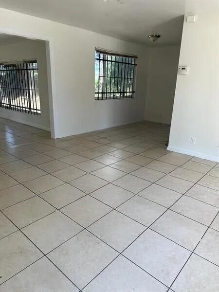 En Venta: $279,000 (3 camas, 1 baños, 975 Pies cuadrados)