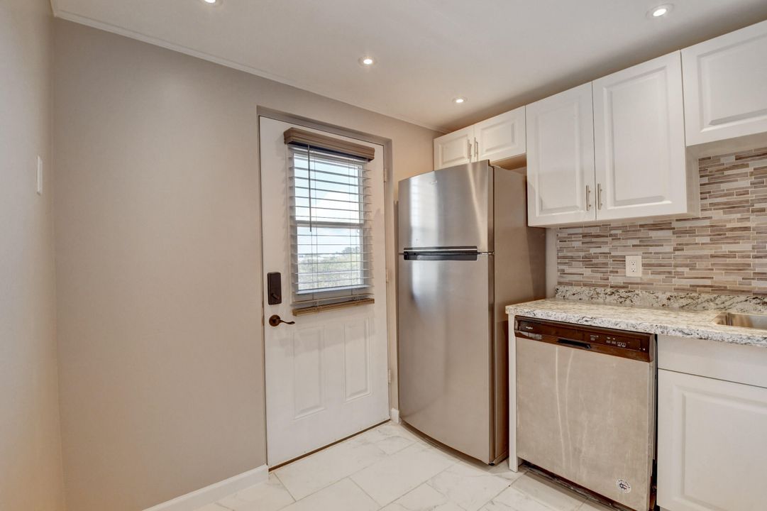 待售: $287,000 (2 贝兹, 2 浴室, 1050 平方英尺)