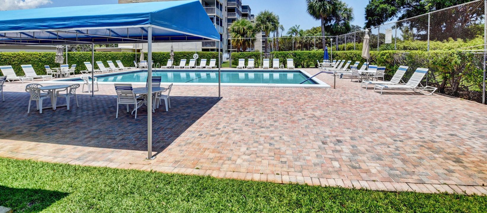 待售: $287,000 (2 贝兹, 2 浴室, 1050 平方英尺)