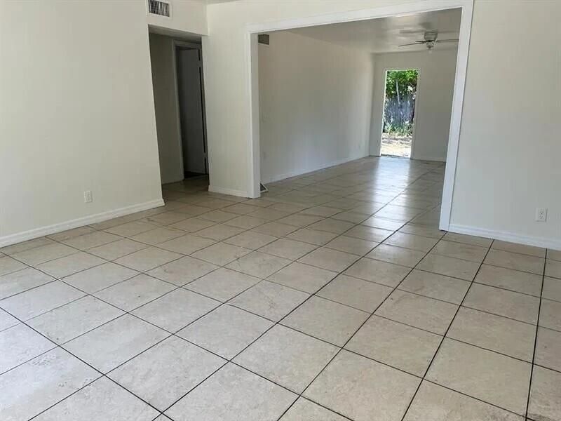 En Venta: $279,000 (3 camas, 1 baños, 975 Pies cuadrados)