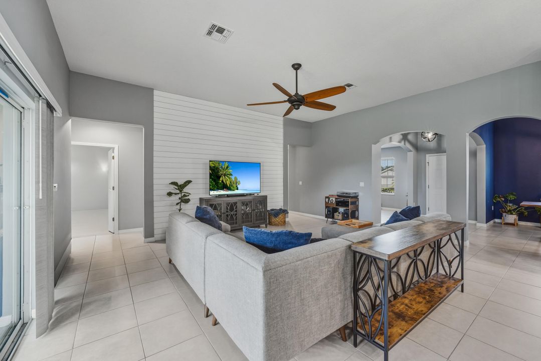 For Sale: $499,900 (4 beds, 3 baths, 2400 Square Feet)