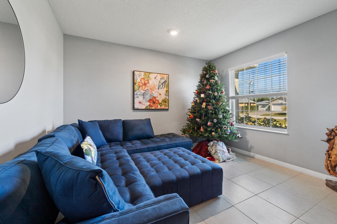 For Sale: $499,900 (4 beds, 3 baths, 2400 Square Feet)