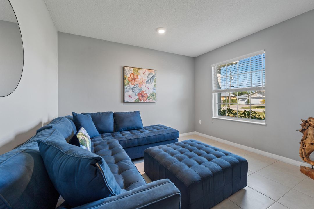 For Sale: $499,900 (4 beds, 3 baths, 2400 Square Feet)