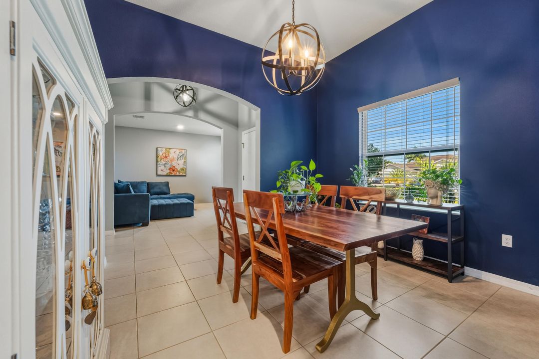 For Sale: $499,900 (4 beds, 3 baths, 2400 Square Feet)