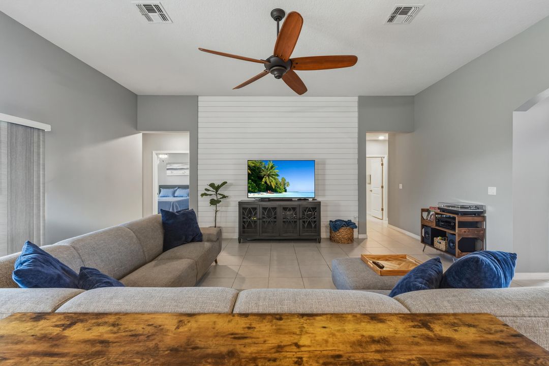 For Sale: $499,900 (4 beds, 3 baths, 2400 Square Feet)