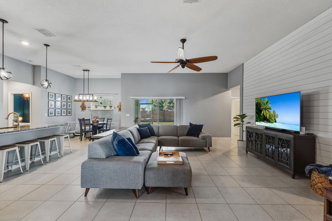 For Sale: $499,900 (4 beds, 3 baths, 2400 Square Feet)