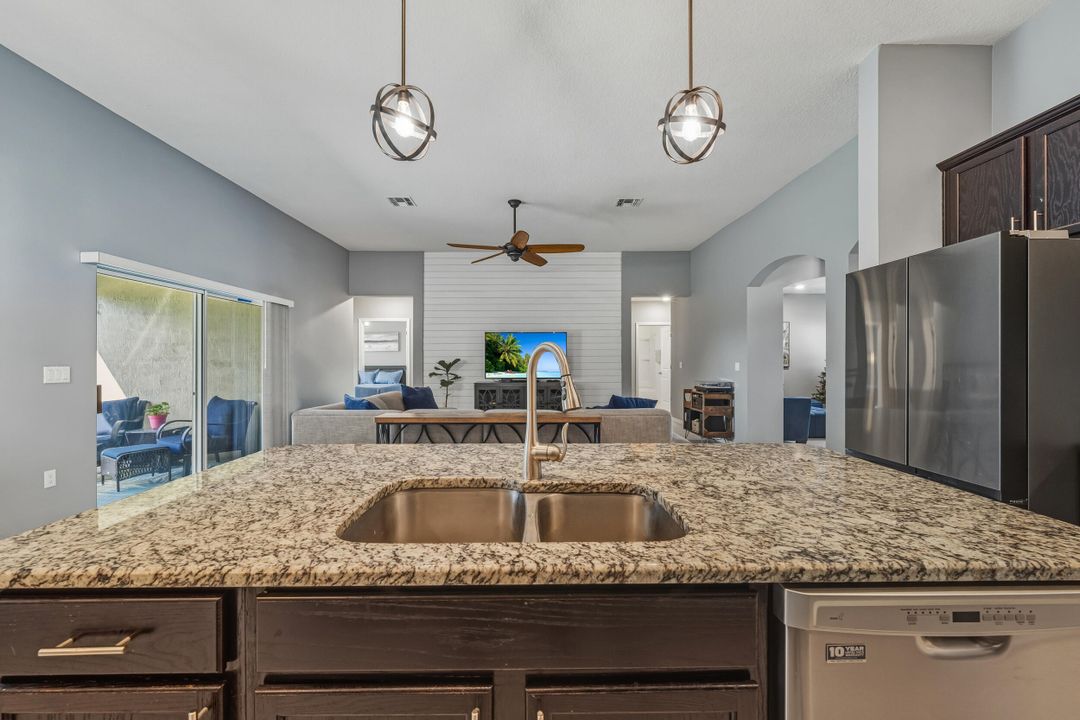 For Sale: $499,900 (4 beds, 3 baths, 2400 Square Feet)