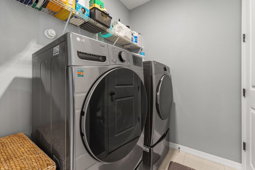 For Sale: $499,900 (4 beds, 3 baths, 2400 Square Feet)