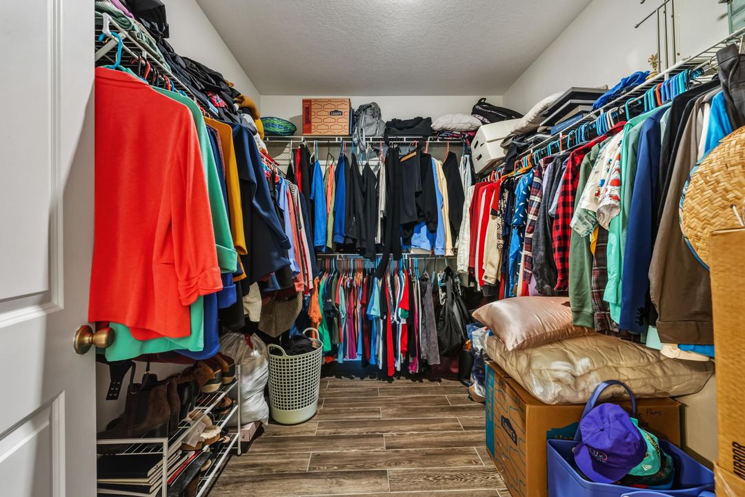 For Sale: $499,900 (4 beds, 3 baths, 2400 Square Feet)