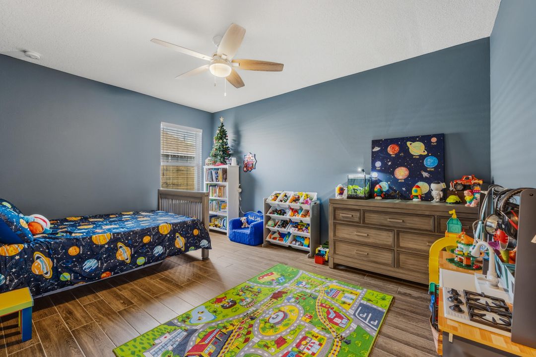 For Sale: $499,900 (4 beds, 3 baths, 2400 Square Feet)