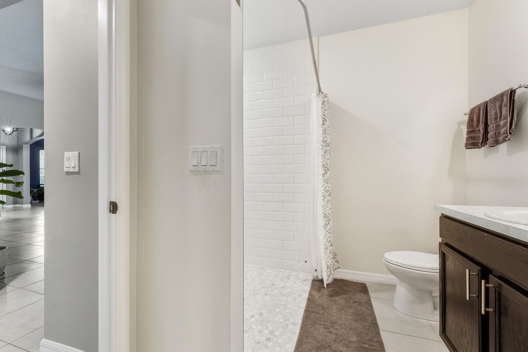 For Sale: $499,900 (4 beds, 3 baths, 2400 Square Feet)