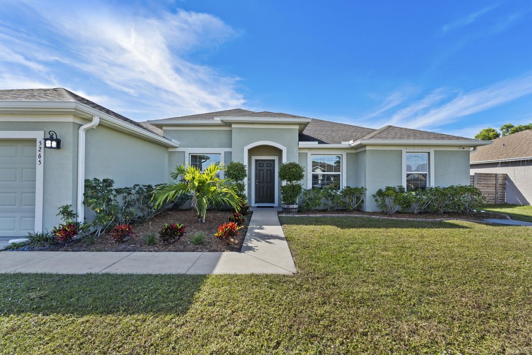 For Sale: $499,900 (4 beds, 3 baths, 2400 Square Feet)