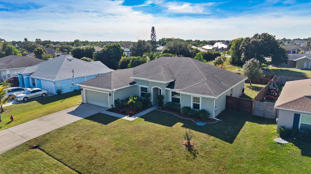 For Sale: $499,900 (4 beds, 3 baths, 2400 Square Feet)