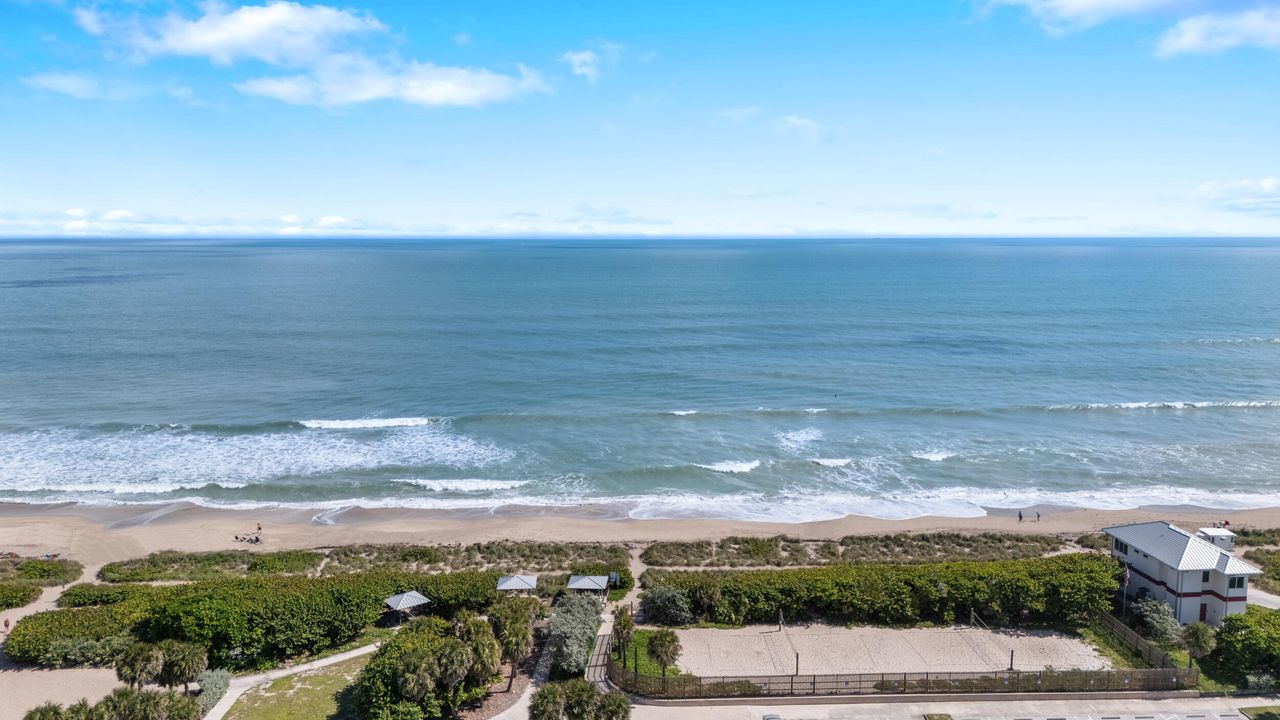 For Sale: $499,900 (4 beds, 3 baths, 2400 Square Feet)