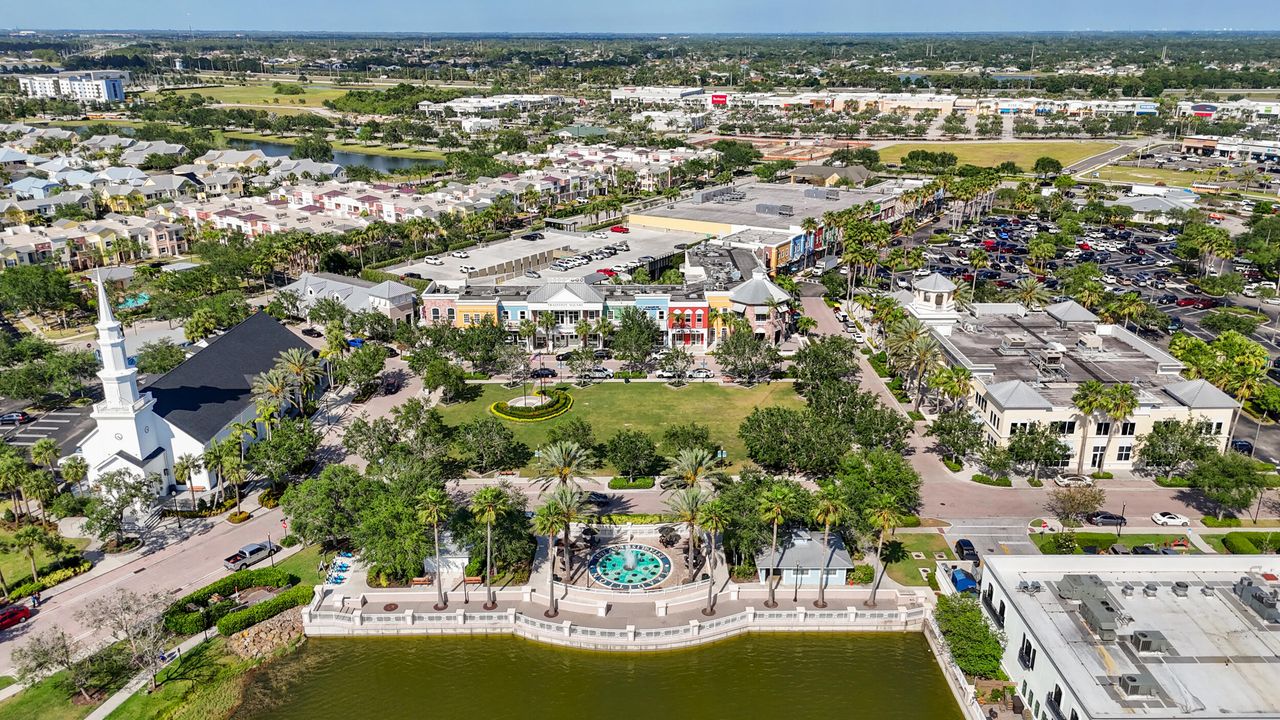 For Sale: $499,900 (4 beds, 3 baths, 2400 Square Feet)