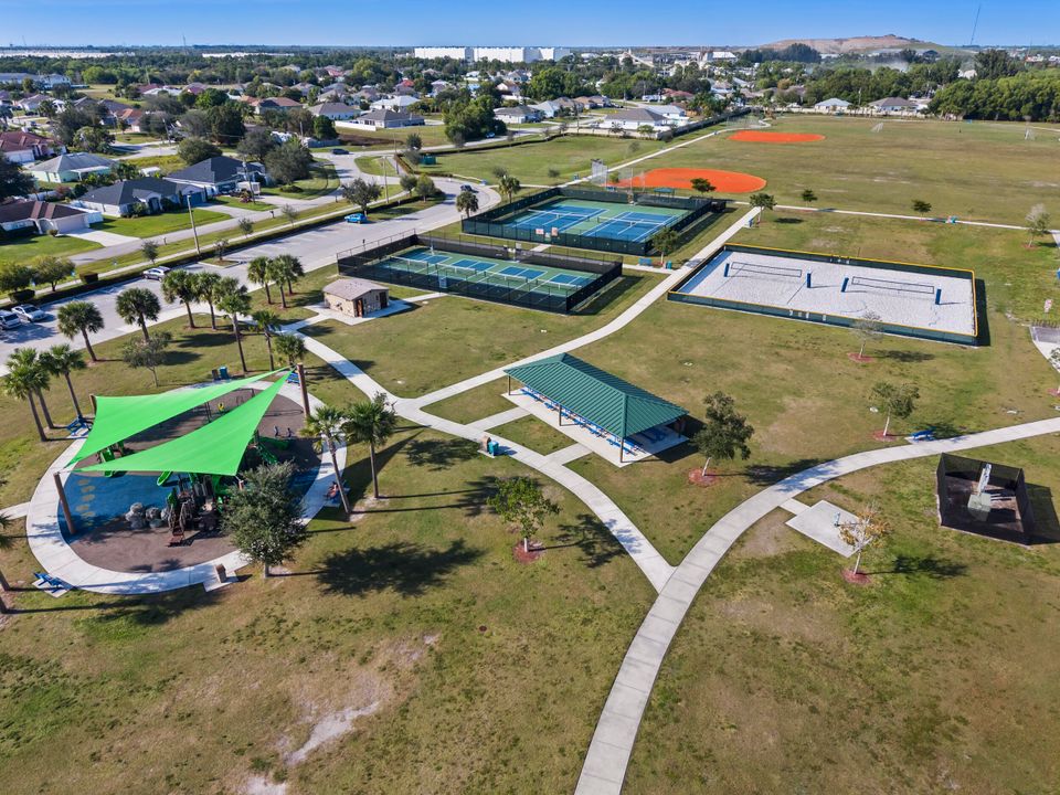 For Sale: $499,900 (4 beds, 3 baths, 2400 Square Feet)