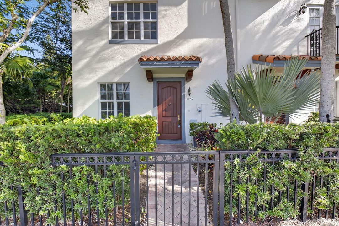 For Sale: $499,999 (3 beds, 3 baths, 2000 Square Feet)