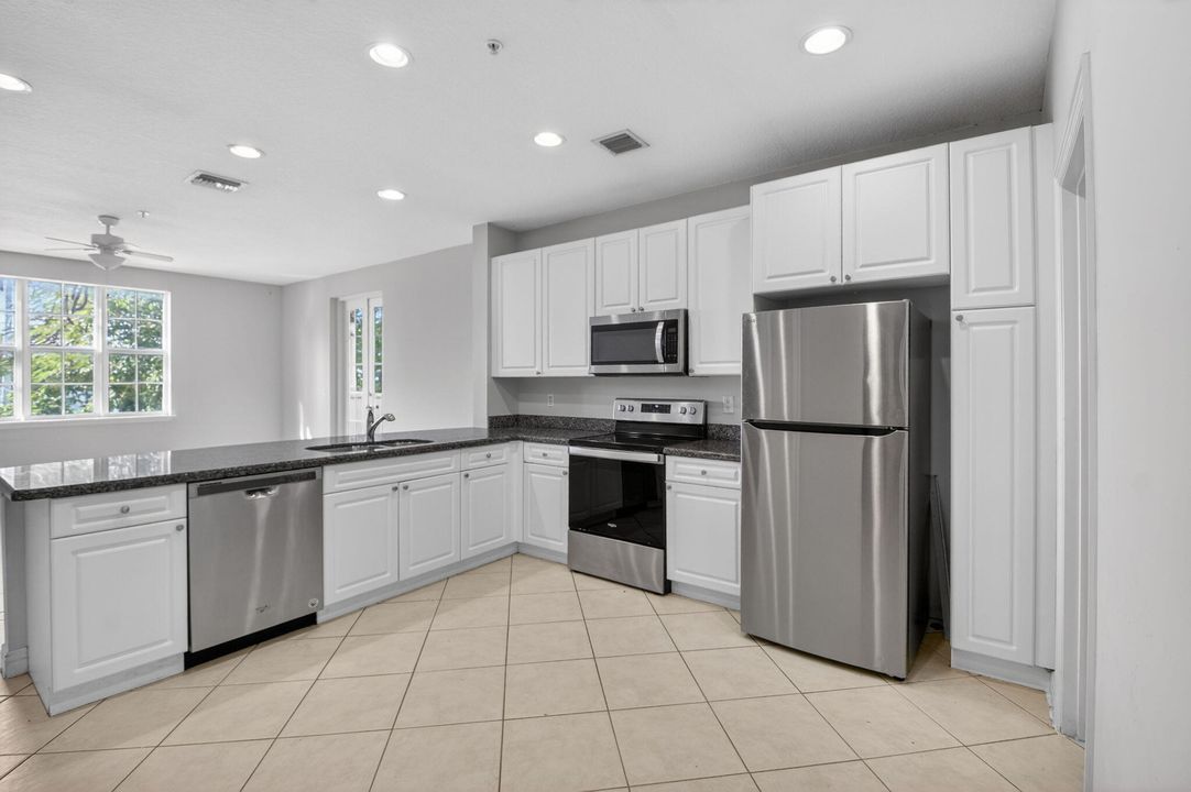 For Sale: $499,999 (3 beds, 3 baths, 2000 Square Feet)