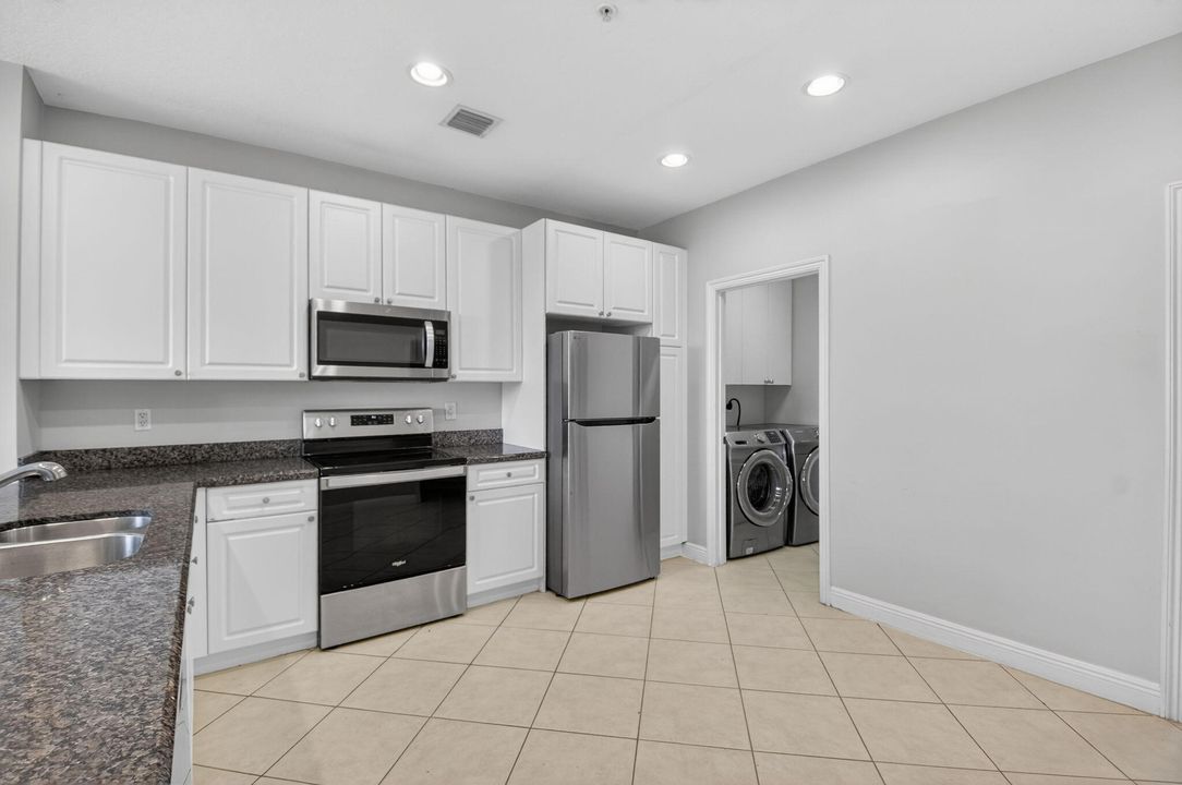 For Sale: $499,999 (3 beds, 3 baths, 2000 Square Feet)