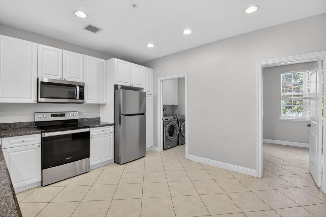 For Sale: $499,999 (3 beds, 3 baths, 2000 Square Feet)