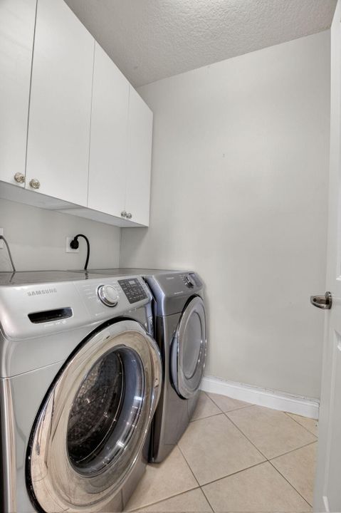 For Sale: $499,999 (3 beds, 3 baths, 2000 Square Feet)