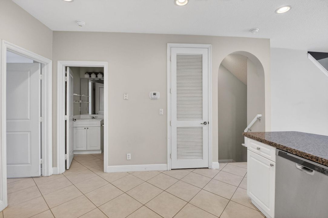 For Sale: $499,999 (3 beds, 3 baths, 2000 Square Feet)