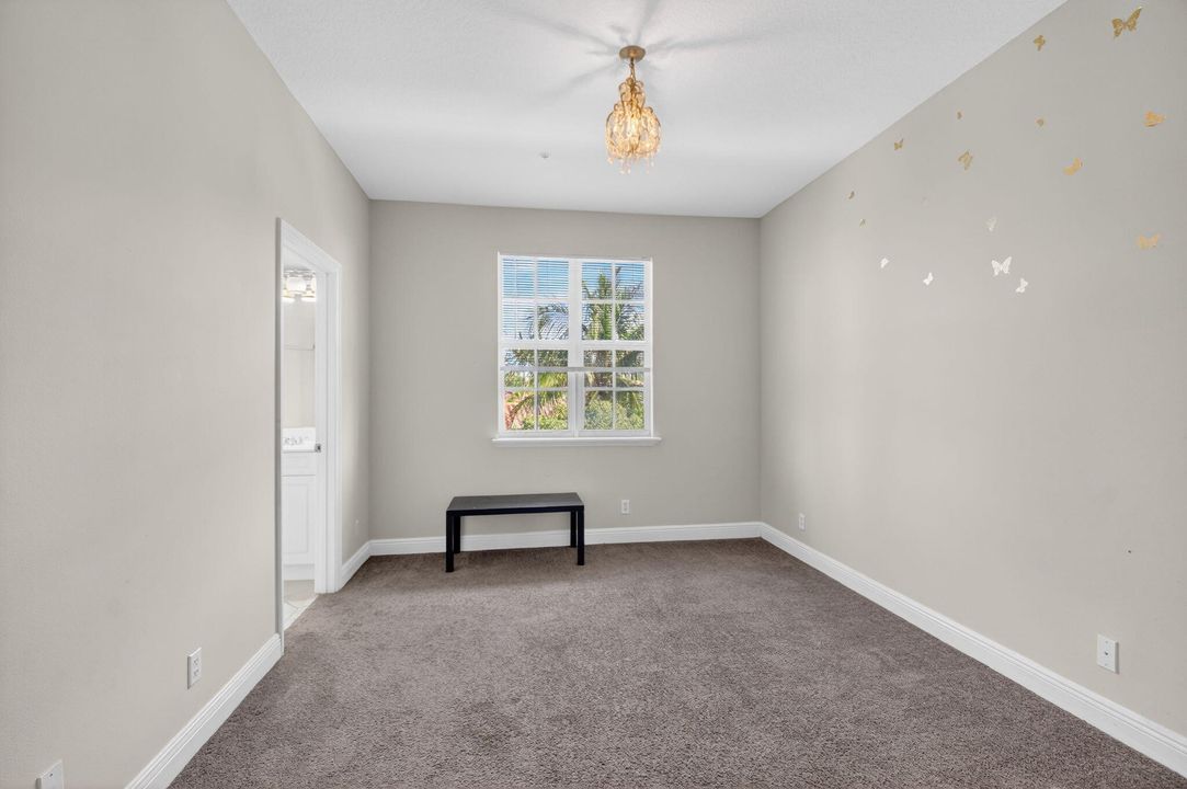 For Sale: $499,999 (3 beds, 3 baths, 2000 Square Feet)