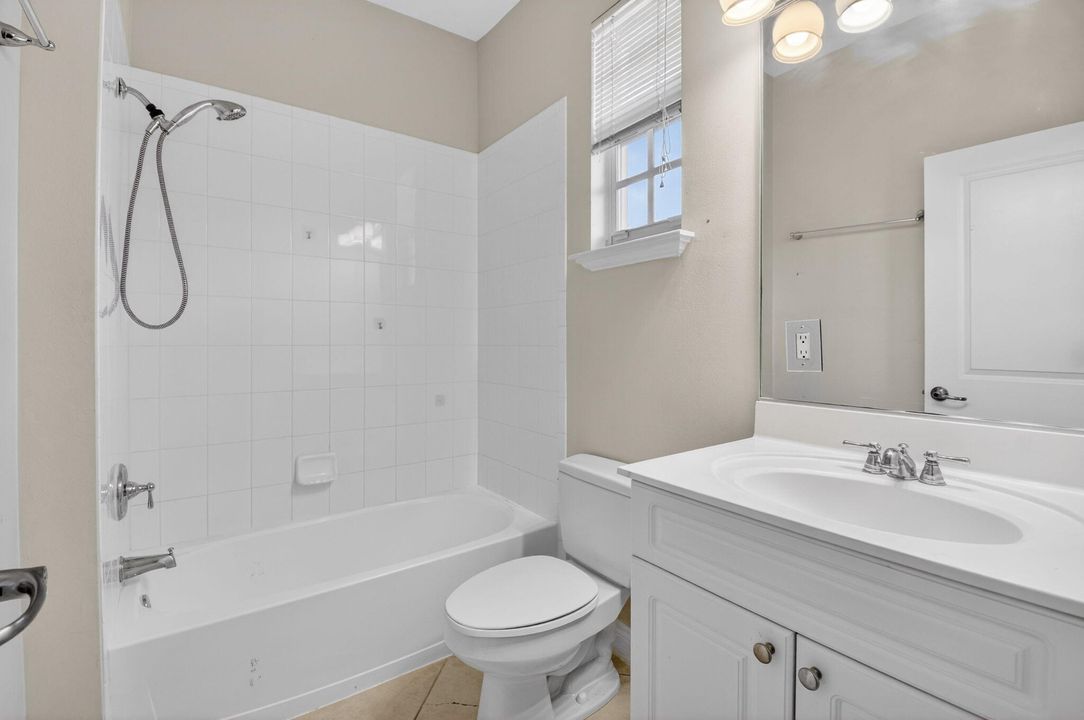 For Sale: $499,999 (3 beds, 3 baths, 2000 Square Feet)