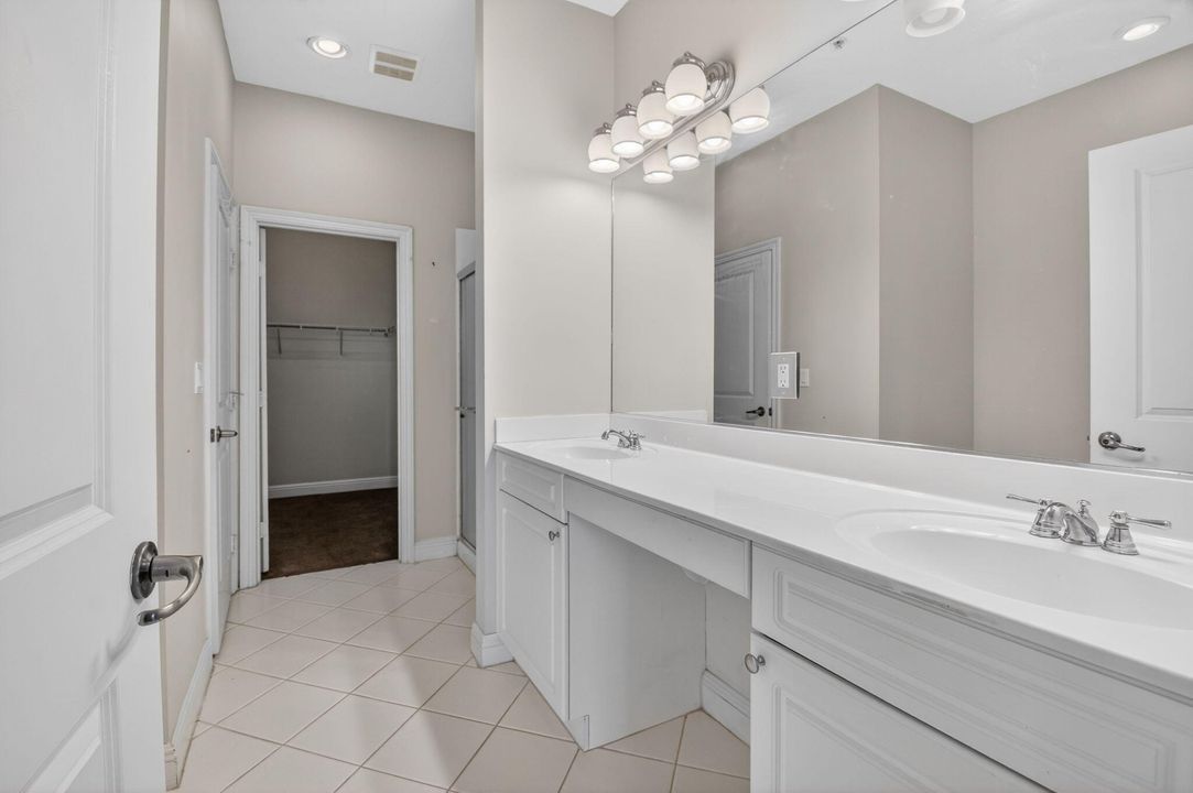 For Sale: $499,999 (3 beds, 3 baths, 2000 Square Feet)