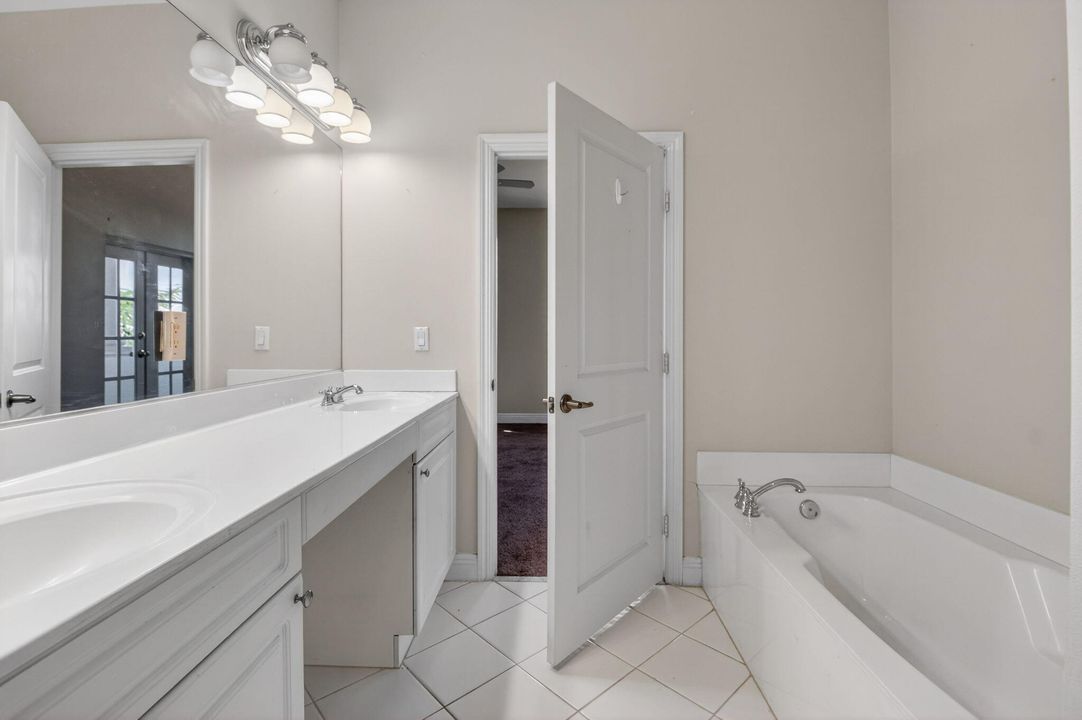 For Sale: $499,999 (3 beds, 3 baths, 2000 Square Feet)