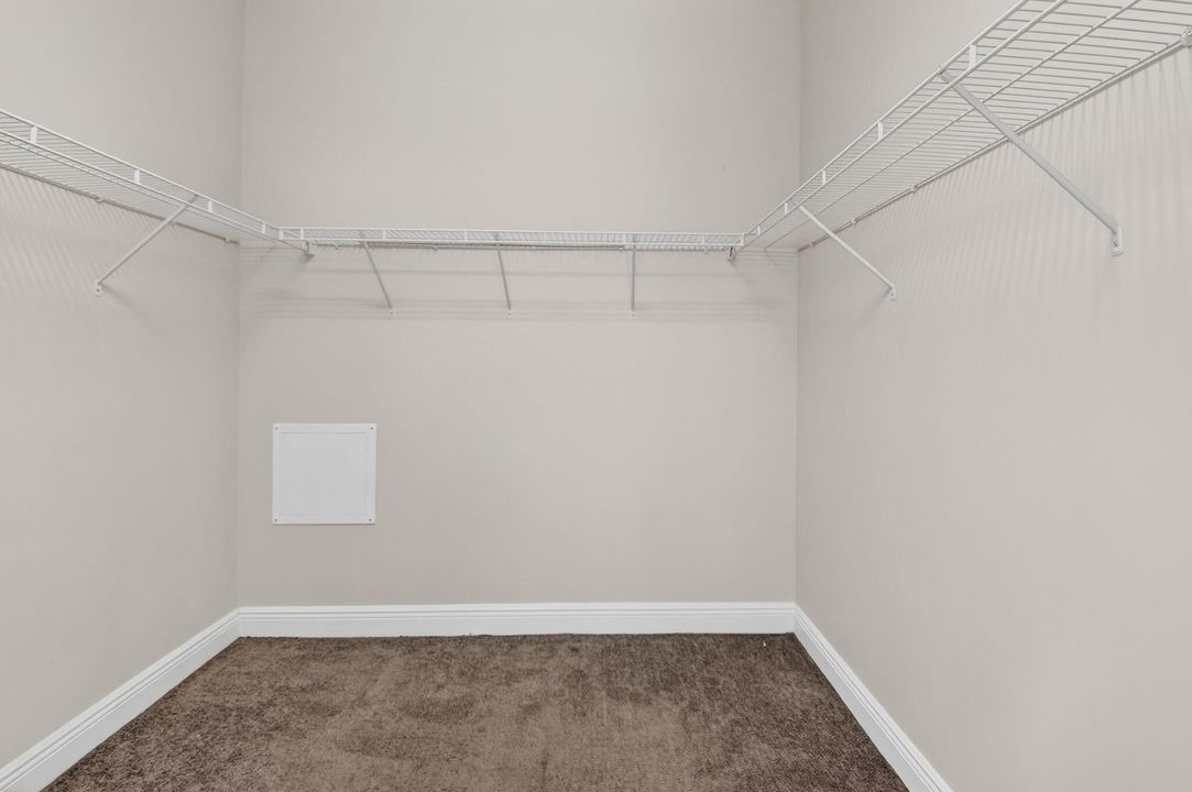 For Sale: $499,999 (3 beds, 3 baths, 2000 Square Feet)