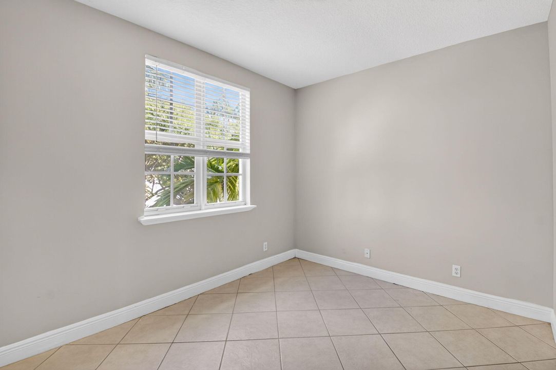 For Sale: $499,999 (3 beds, 3 baths, 2000 Square Feet)