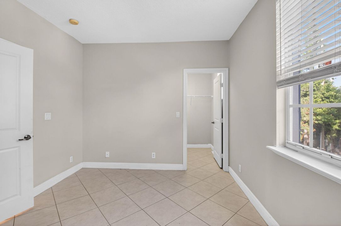 For Sale: $499,999 (3 beds, 3 baths, 2000 Square Feet)