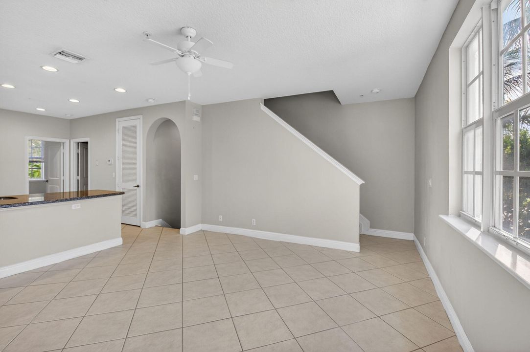 For Sale: $499,999 (3 beds, 3 baths, 2000 Square Feet)