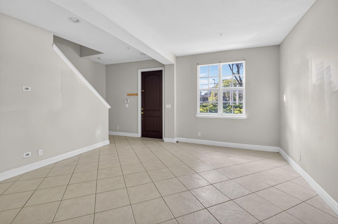 For Sale: $499,999 (3 beds, 3 baths, 2000 Square Feet)