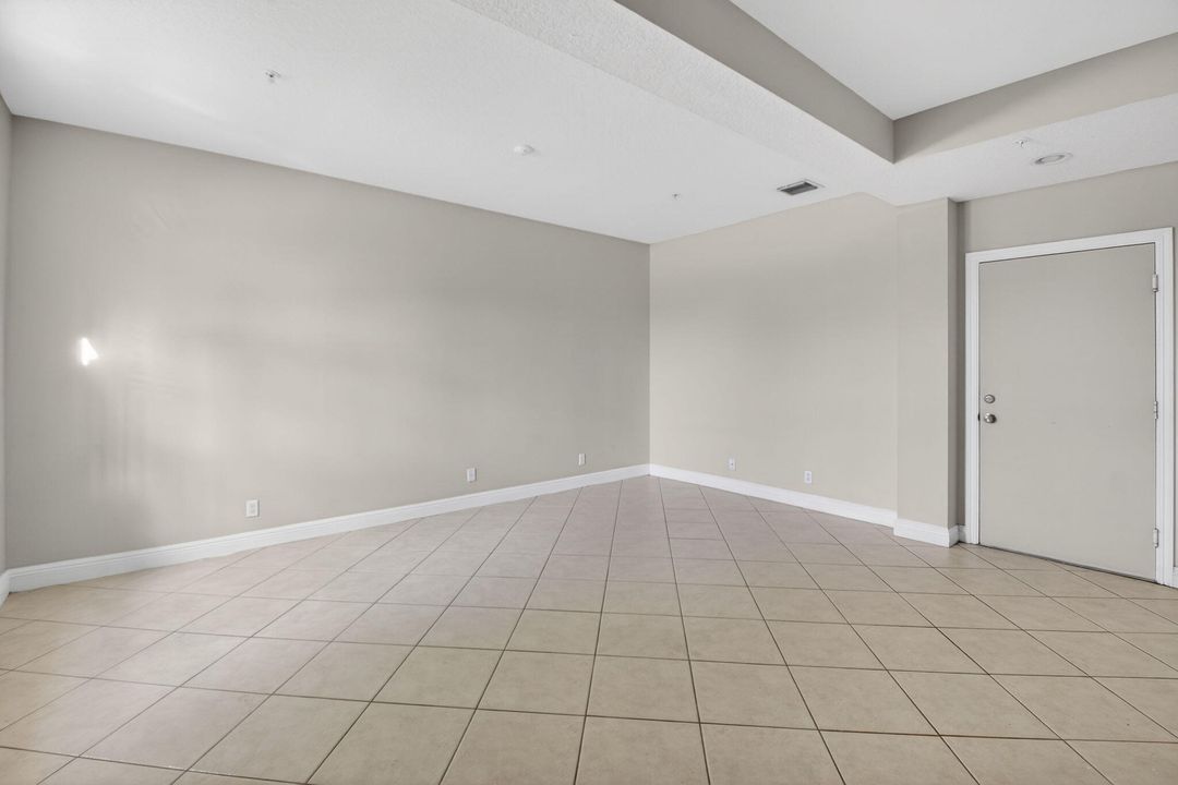 For Sale: $499,999 (3 beds, 3 baths, 2000 Square Feet)