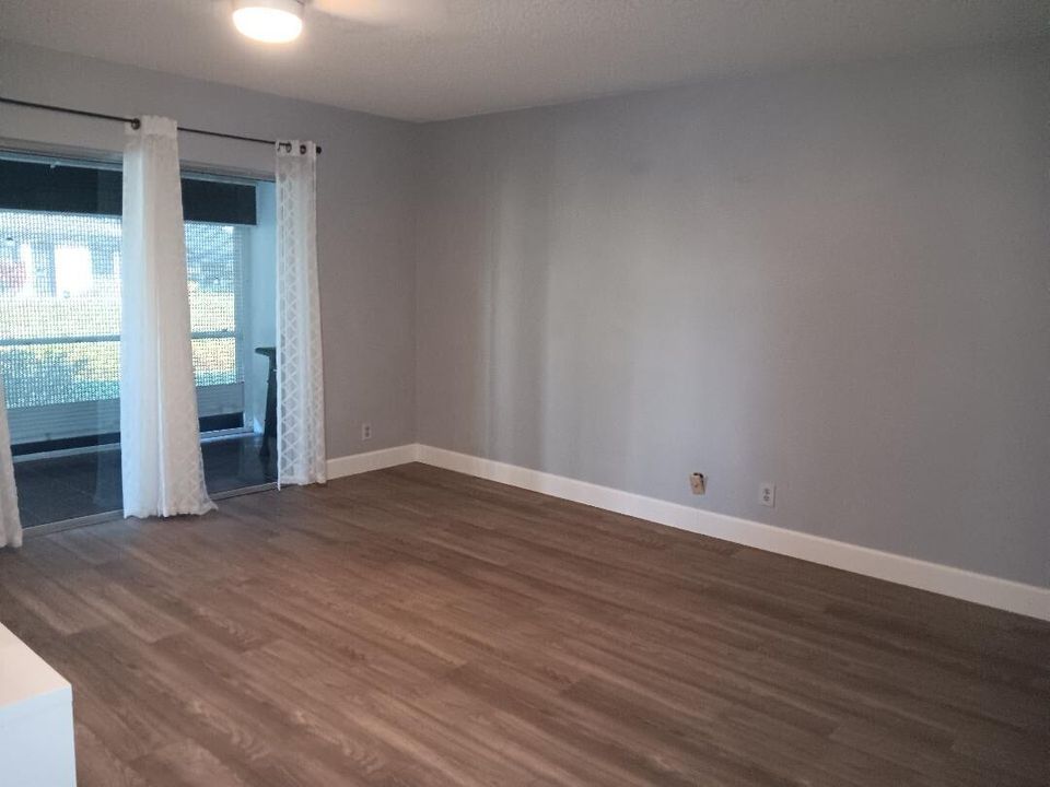 For Sale: $204,900 (2 beds, 2 baths, 1198 Square Feet)