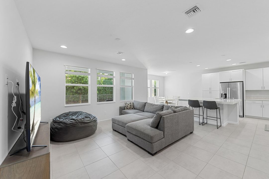 En Venta: $510,000 (3 camas, 2 baños, 2138 Pies cuadrados)